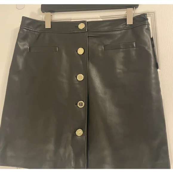 ๐บ๐ธKarl Lagerfeld Paris Black Faux Leather Skirt Size 12 ๐บ๐ธ - Picture 2 of 5